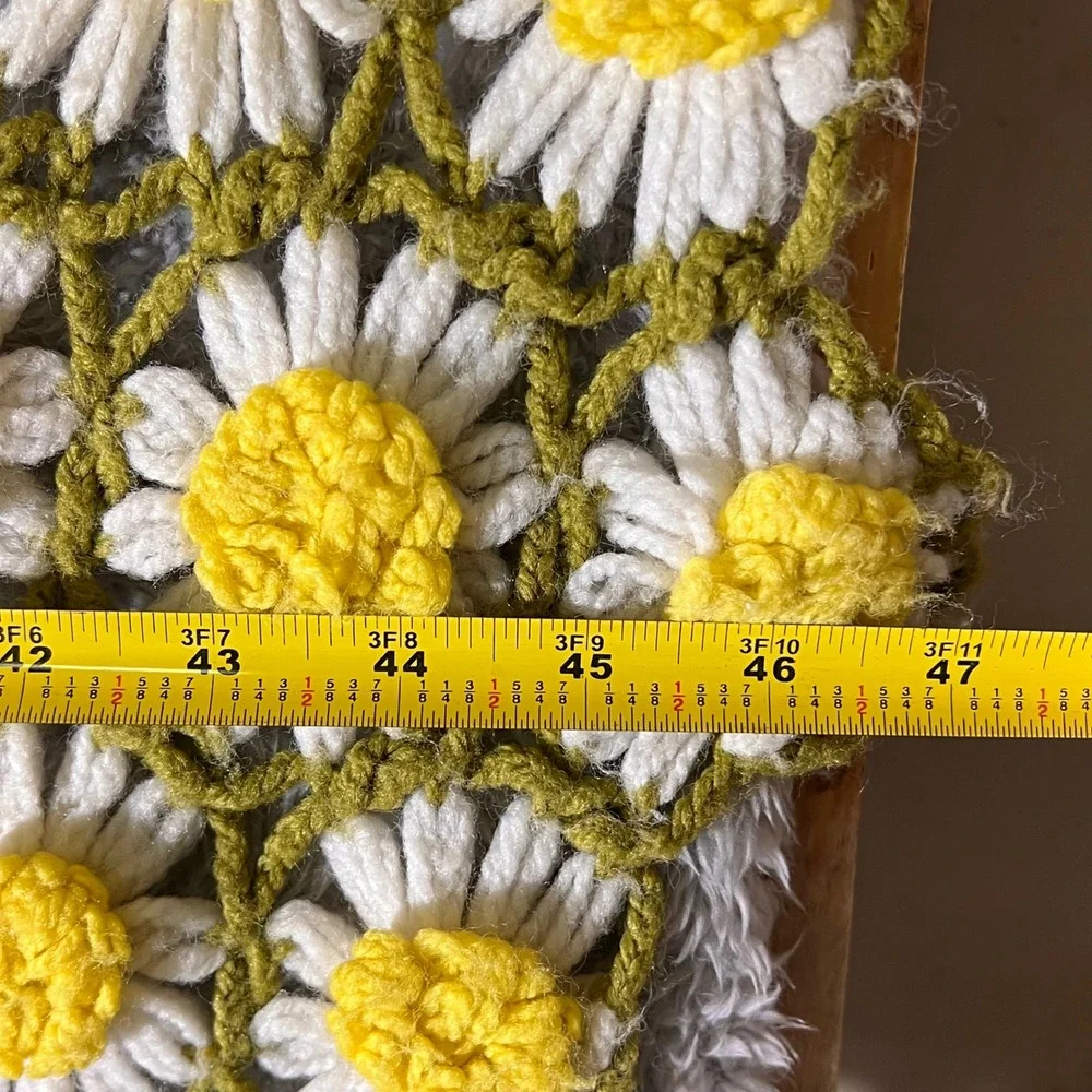 Vintage Crochet Daisy Afghan Blanket White Yellow Green Floral Throw 56x46